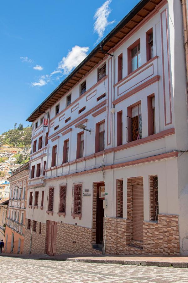 Hostal Carlos Luis Quito Bagian luar foto