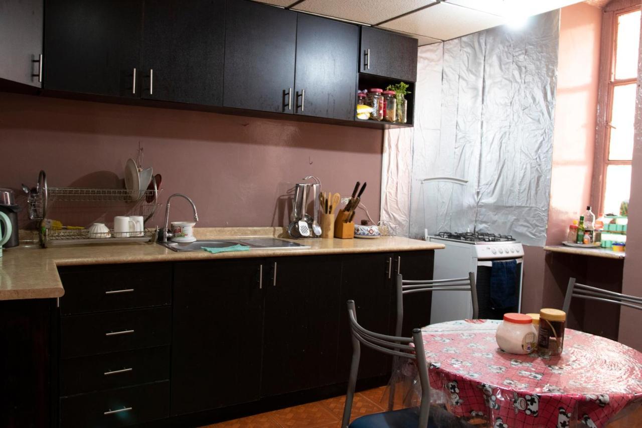 Hostal Carlos Luis Quito Bagian luar foto