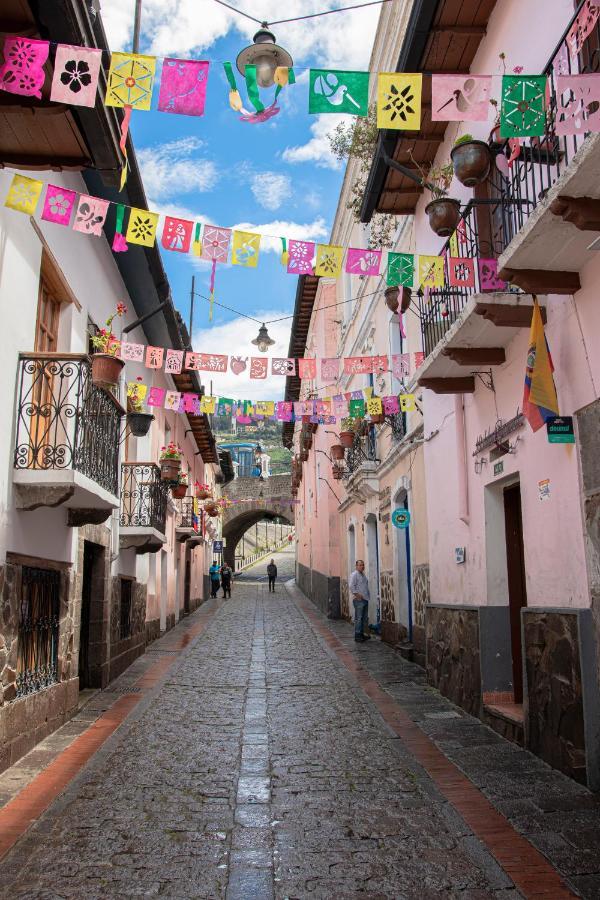 Hostal Carlos Luis Quito Bagian luar foto