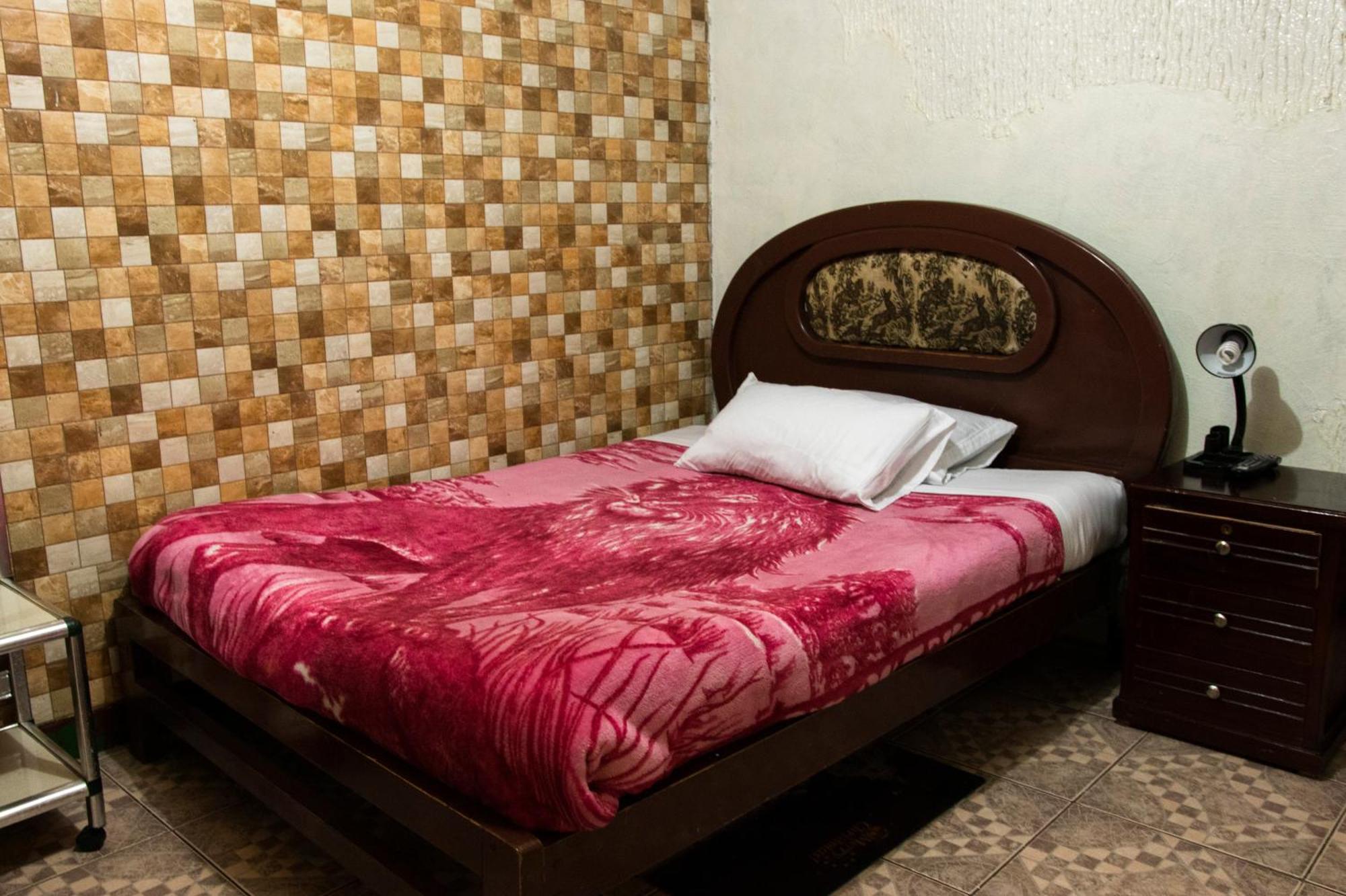 Hostal Carlos Luis Quito Bagian luar foto