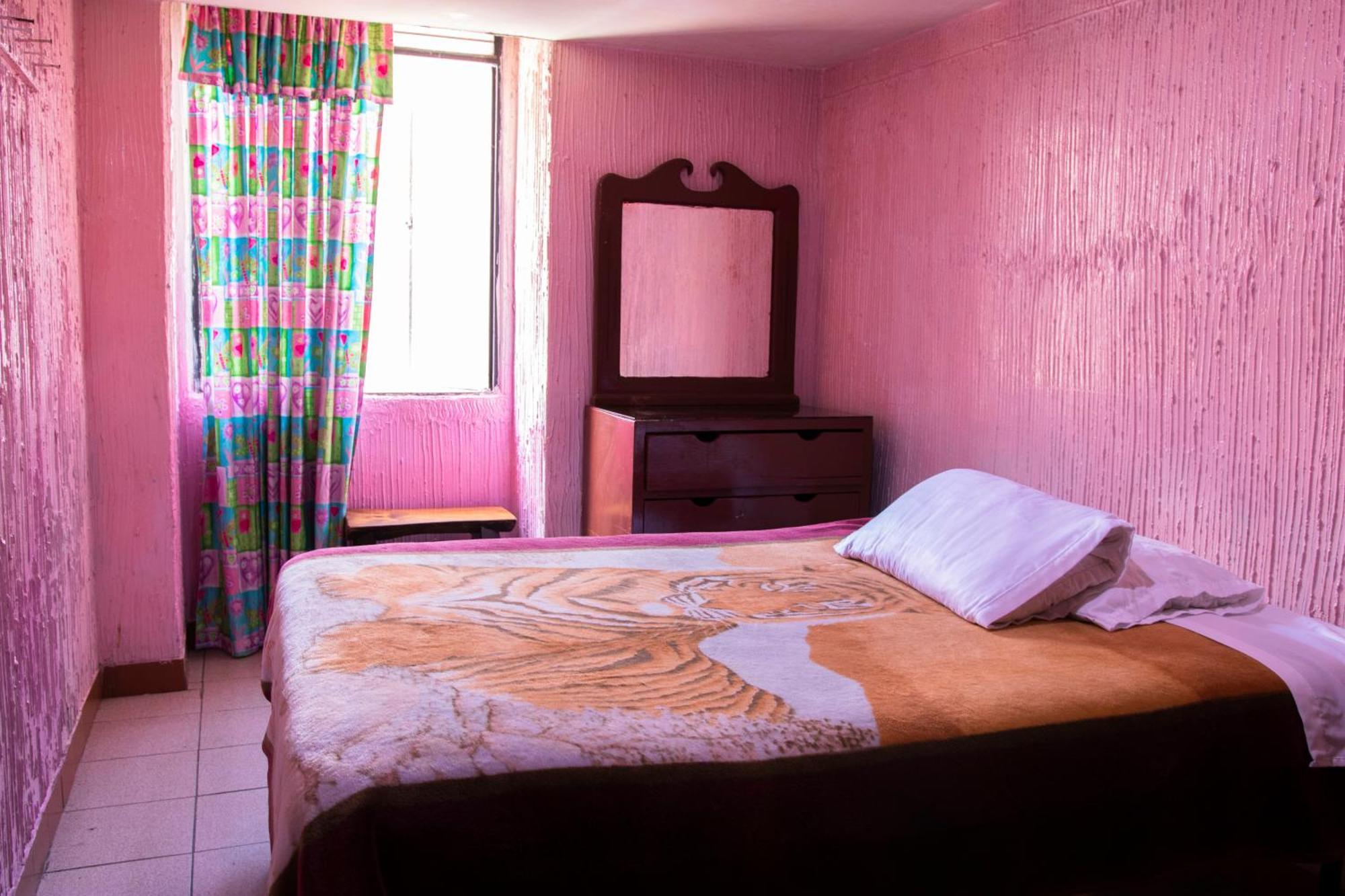 Hostal Carlos Luis Quito Bagian luar foto