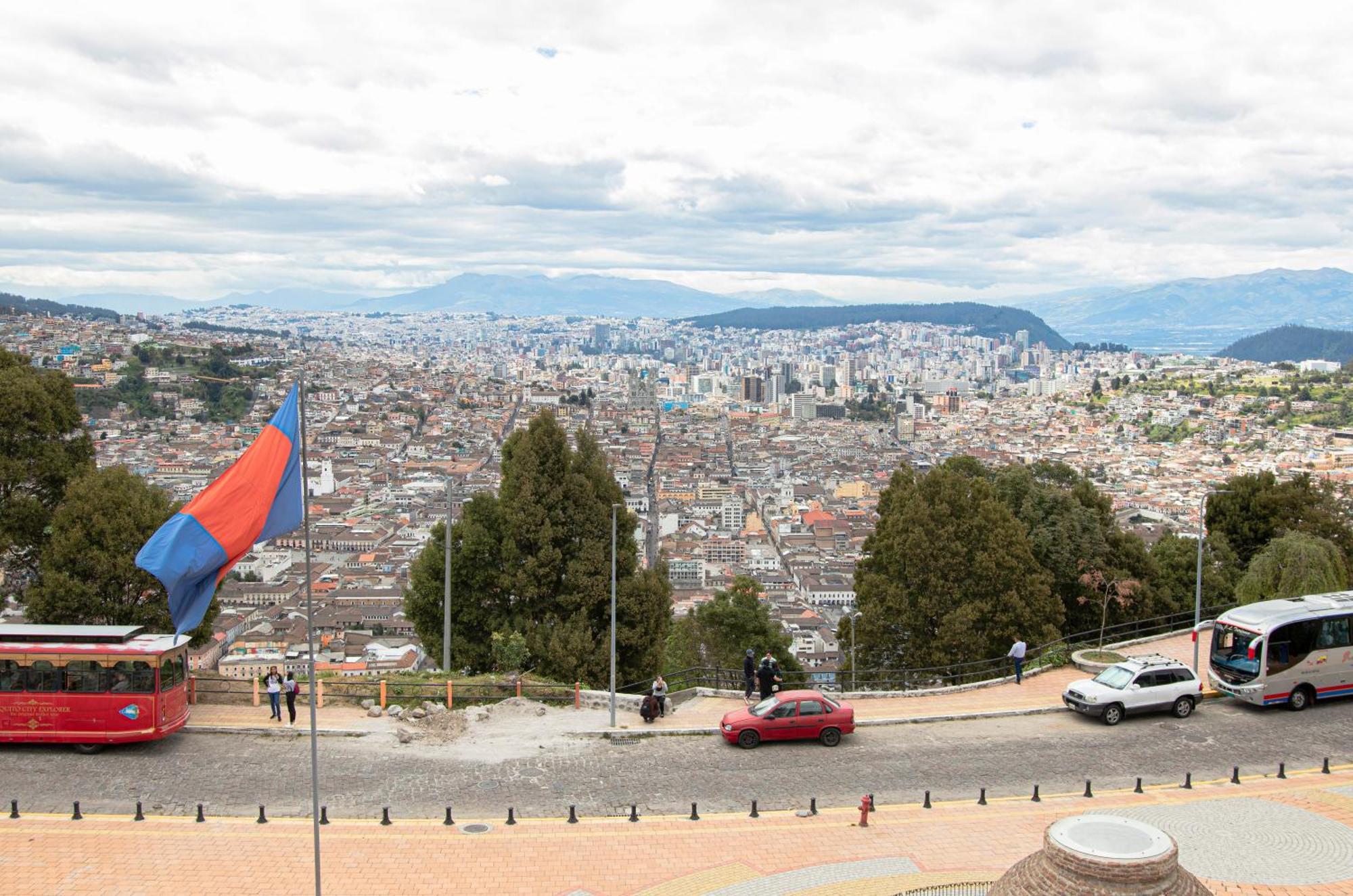 Hostal Carlos Luis Quito Bagian luar foto