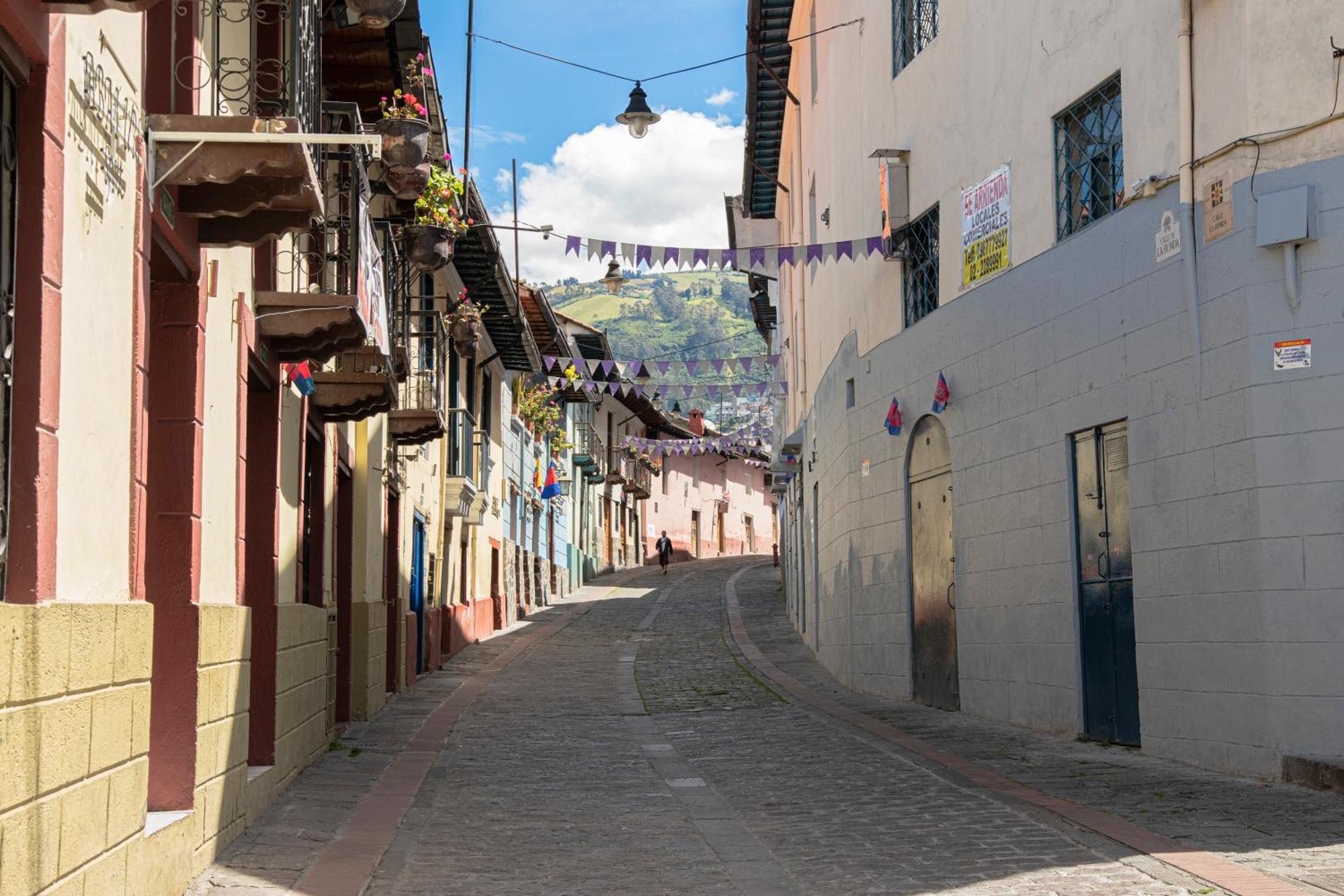 Hostal Carlos Luis Quito Bagian luar foto