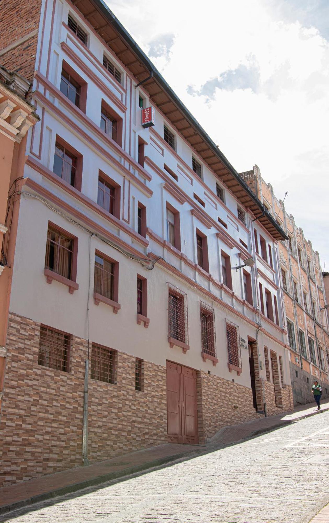 Hostal Carlos Luis Quito Bagian luar foto